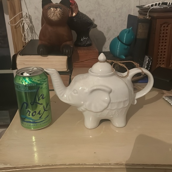 White elephant tea pot 🫖 🐘 - Picture 6 of 6